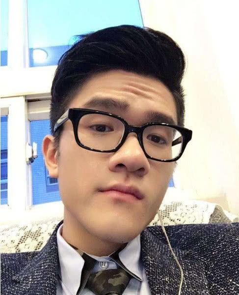 吃瓜直播间娱乐圈男主播,娱乐圈男主播的瓜香四溢