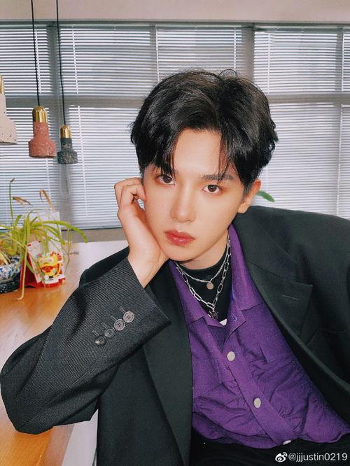 吃瓜娱乐黄明昊,吃瓜娱乐界的青春偶像