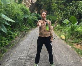 娱乐吃瓜酱爬山