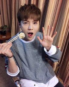 娱乐吃瓜酱高冷男生,高冷男生背后的娱乐吃瓜故事